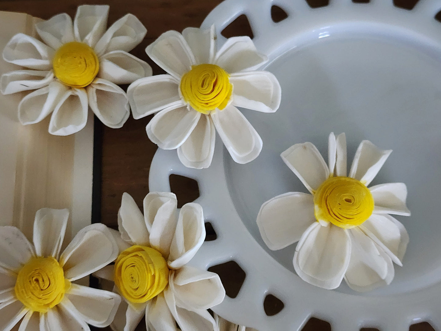 Wood Flowers, Yellow Center Daisy (Set of 12)