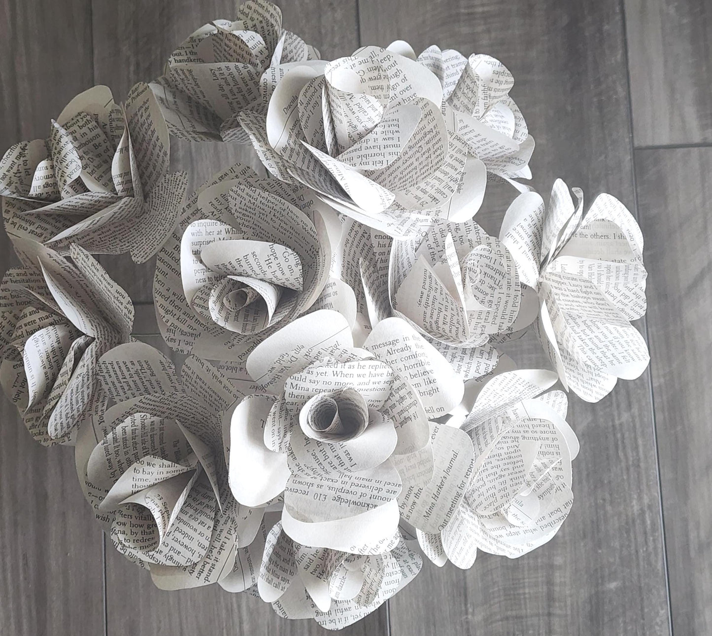 Bram Stoker Dracula Book Roses, Book Page Flowers, Handmade Paper Roses, Literary Gift, Classic Literature, Anniversary Gift, Gothic Decor