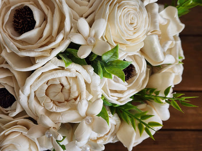 Classic Wedding Bouquet with a matching Boutonniere in Ivory