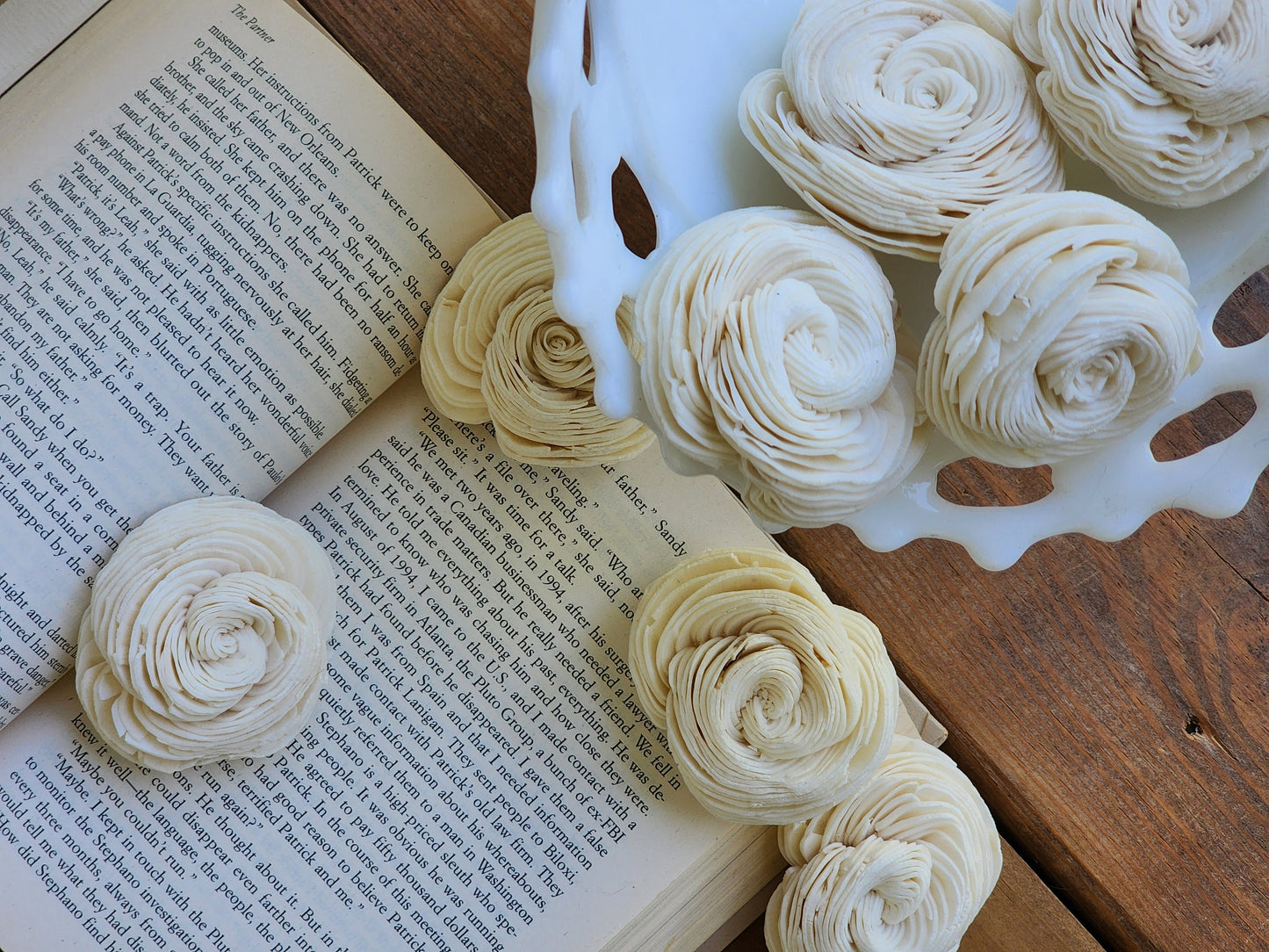 Wood Flowers, Shell (Set of 12)