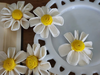 Wood Flowers, Yellow Center Daisy (Set of 12)