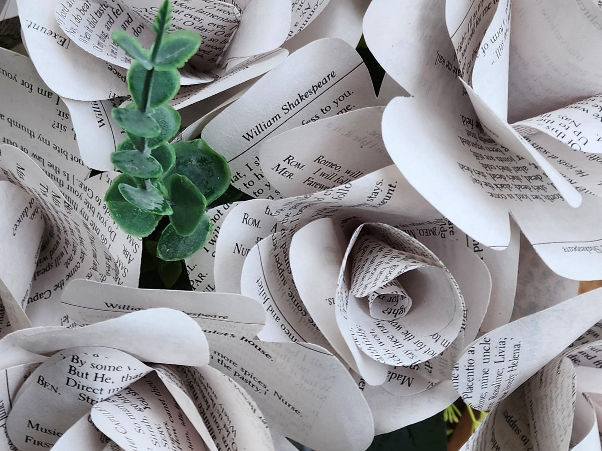 Romeo and Juliet Book Page Roses, Book Page Flowers, Handmade Paper Roses, Literary Gift, Shakespeare Gift, Book Lover Gift