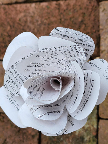 Romeo and Juliet Book Page Roses, Book Page Flowers, Handmade Paper Roses, Literary Gift, Shakespeare Gift, Book Lover Gift
