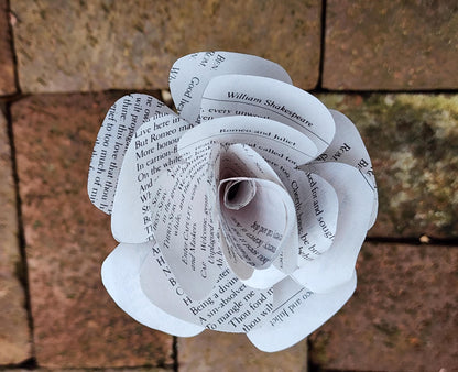 Romeo and Juliet Book Page Roses, Book Page Flowers, Handmade Paper Roses, Literary Gift, Shakespeare Gift, Book Lover Gift