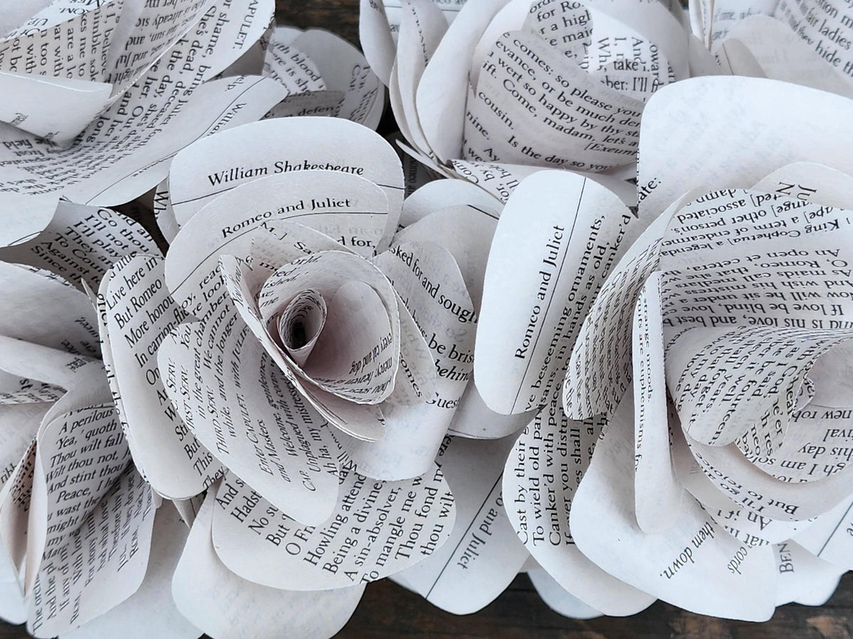 Romeo and Juliet Book Page Roses, Book Page Flowers, Handmade Paper Roses, Literary Gift, Shakespeare Gift, Book Lover Gift
