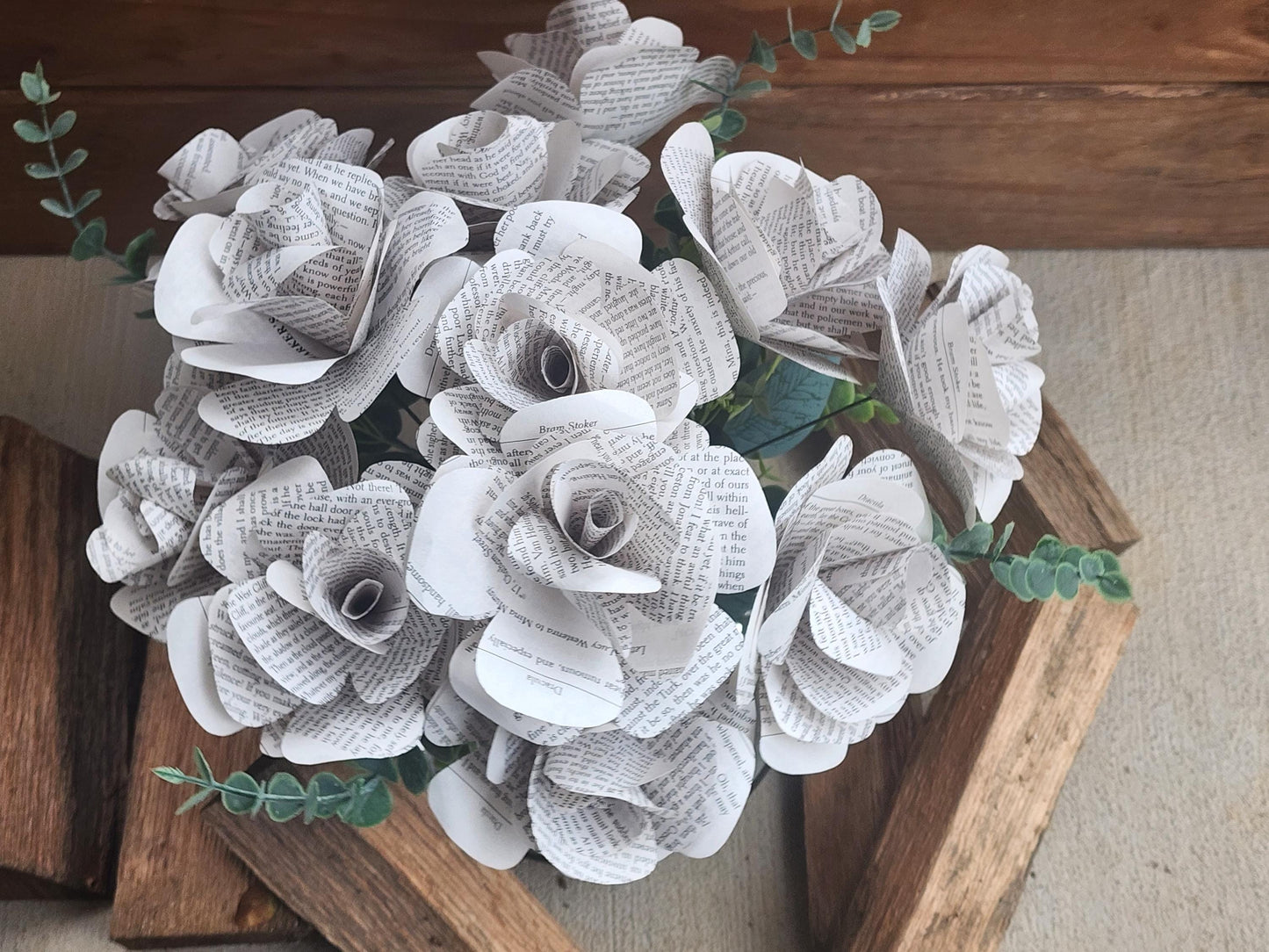 Bram Stoker Dracula Book Roses, Book Page Flowers, Handmade Paper Roses, Literary Gift, Classic Literature, Anniversary Gift, Gothic Decor