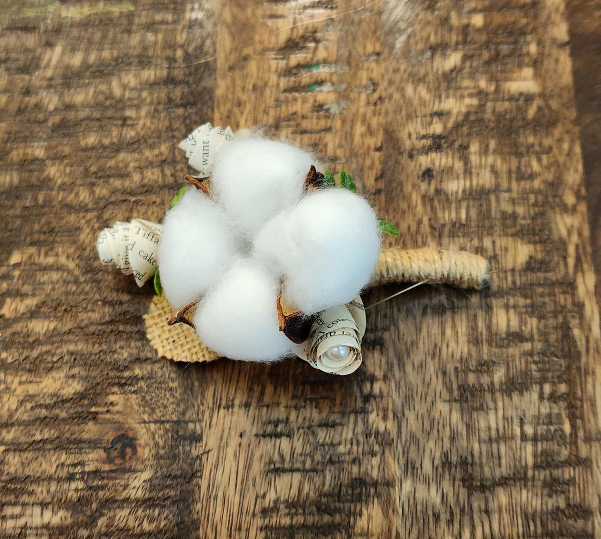 Groom or  Groomsmen Boutonniere – Natural Cotton & Book Page Rosettes with Pearl Accents, Rustic Literary Wedding Flower, Farmhouse Wedding